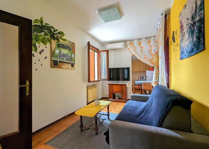 Casa Singola Con Spazio Auto E Giardino