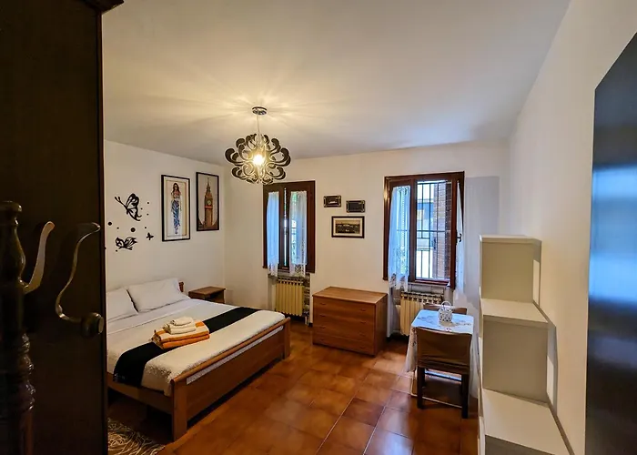 Casa Singola Con Spazio Auto E Giardino