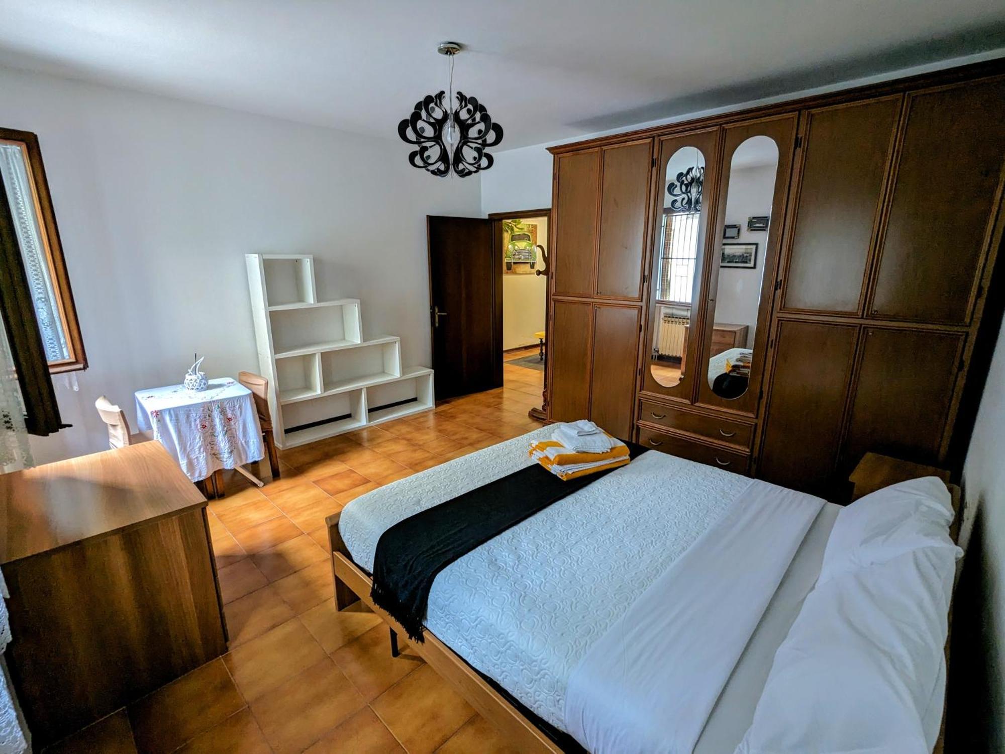 Casa Singola Con Spazio Auto E Giardino